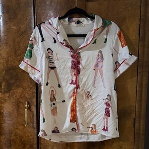Women's Taylor Swift Graphic Print Button-Up Top Sz Small